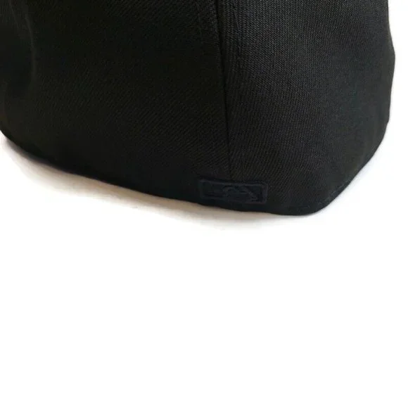59Fifty New Era Size 7 1/4 Chicago White Sox Fitted Hat Cap Basic Black On Black - Picture 4 of 7